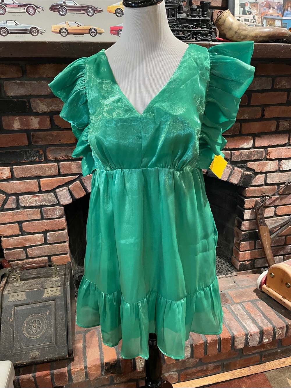 Heyson NWT Emerald Green Ruffle Sleeve V-Neck Dress size medium